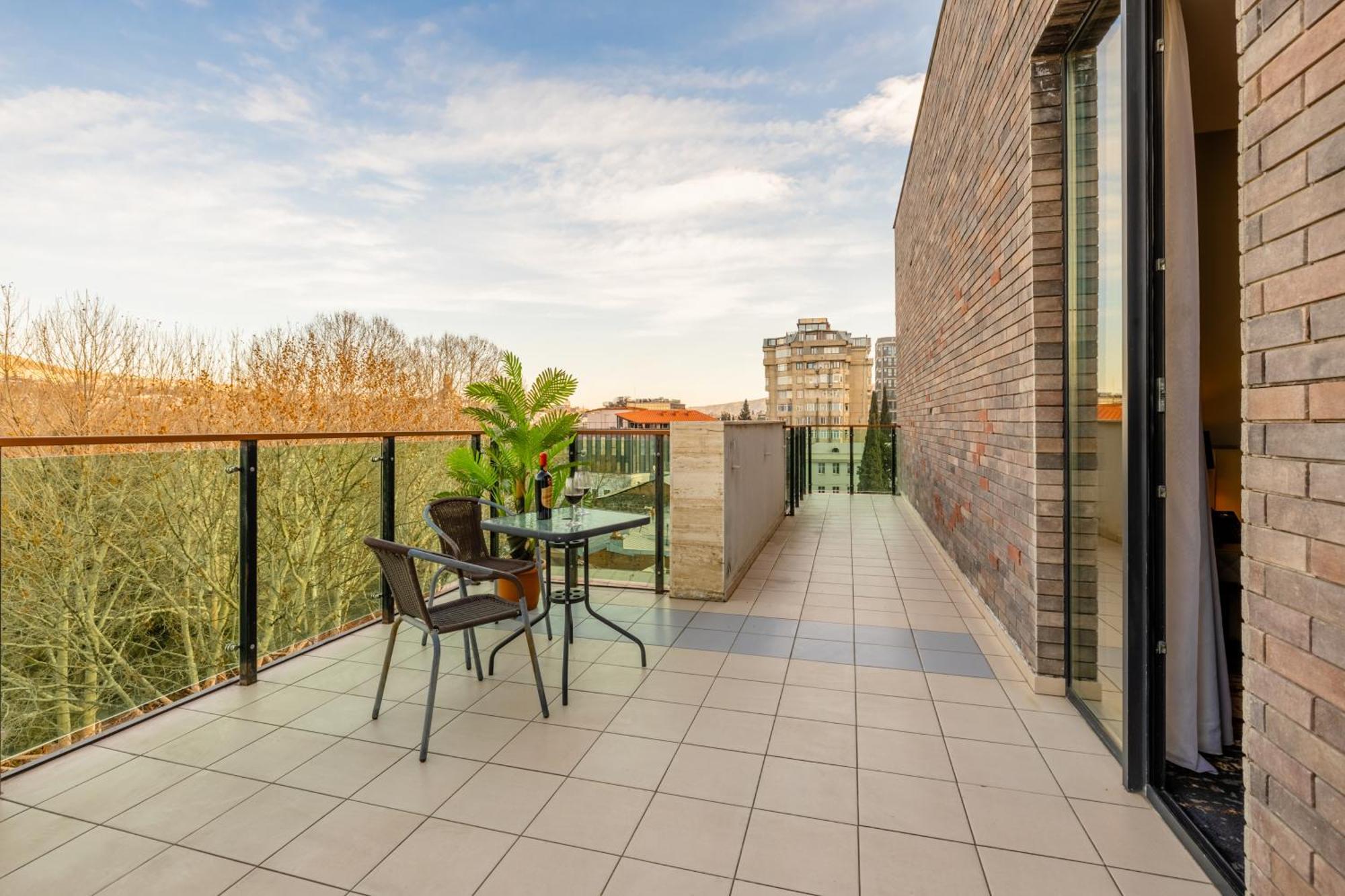 Brosse Garden Hotel Tbilisi Luaran gambar
